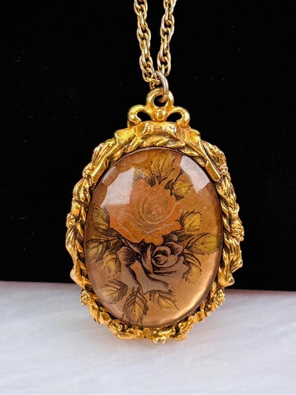 *Vintage 1970’s Max Factor Solid Perfume Victorian Rose Dual Pendant Necklace
